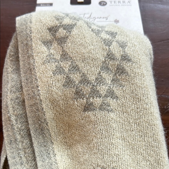 Terra Fall Scarves Collection Beige Aztec Print Open Scarf, NWT - Picture 8 of 14